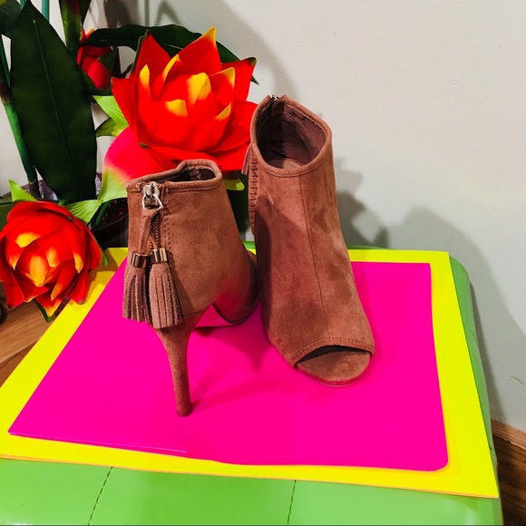 Steve Madden Shoes - Steve Madden Ankle Boots size 6